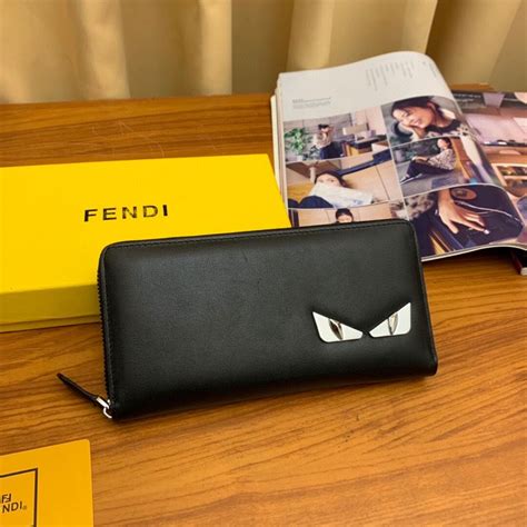 клатч fendi